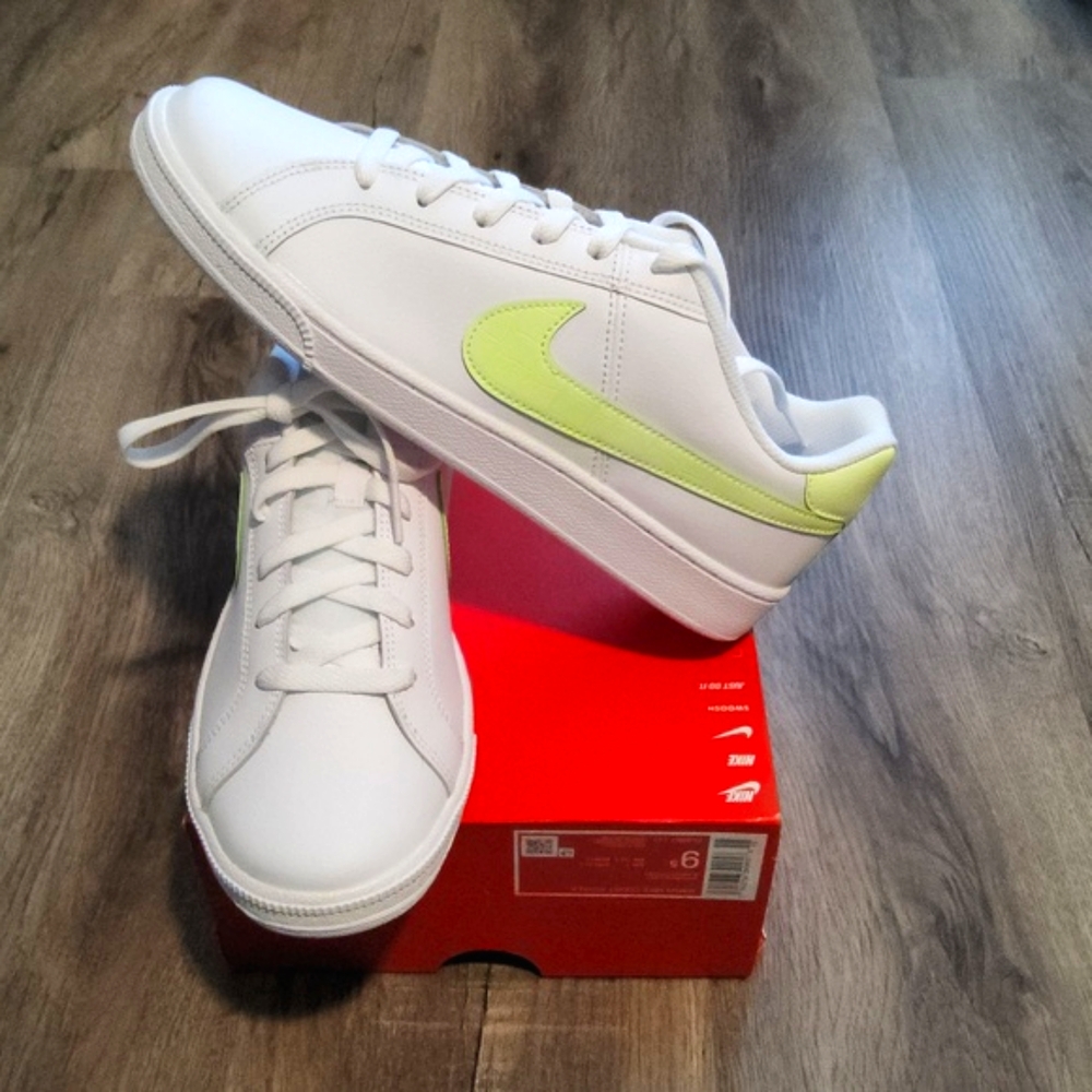 NIB Womens Nike Court Royale